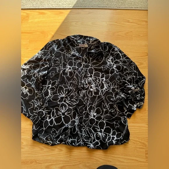 Chicos Soft Floral Black and White Women's Top - Picture 1 of 5